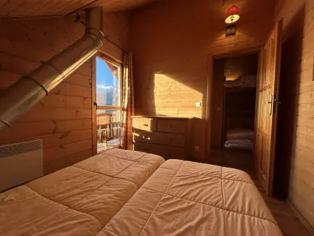 Superbe chalet pour 8 pers. près pistes et commerces, cheminée, terrasse, piscine, navette, ménage inclus - Photo 10