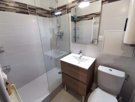 Charmant 2 Pièces Cabine, Proche Pistes, Balcon, Cuisine Équipée, Idéal Famille - Les Adrets - Photo 8