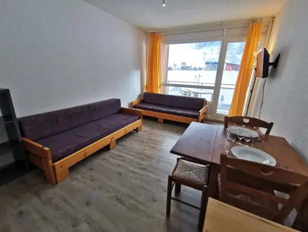 Studio cosy au pied des pistes avec balcon, TV et casier à ski - Photo 3