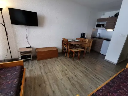 Studio cosy au pied des pistes avec balcon, TV et casier à ski - Photo 4