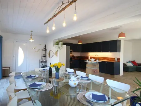 Maison Familiale Spacieuse avec Jardin à Jullouville - Photo 10