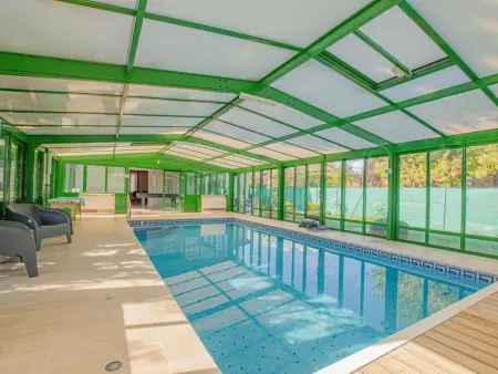 Maison familiale au bord du lac avec piscine, véranda climatisée et jardin fleuri - Photo 1