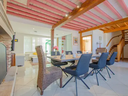 Maison familiale au bord du lac avec piscine, véranda climatisée et jardin fleuri - Photo 2