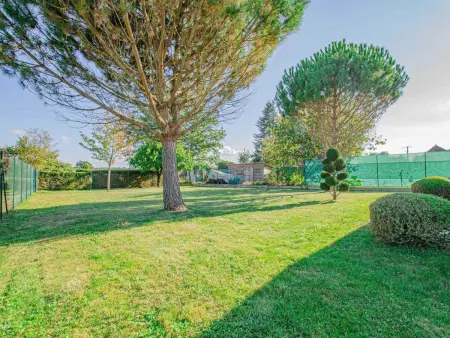 Maison familiale au bord du lac avec piscine, véranda climatisée et jardin fleuri - Photo 3