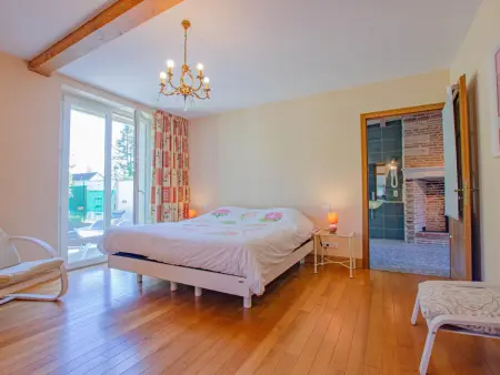 Maison familiale au bord du lac avec piscine, véranda climatisée et jardin fleuri - Photo 9
