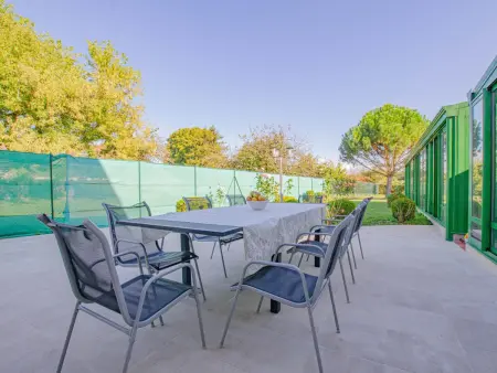 Maison familiale au bord du lac avec piscine, véranda climatisée et jardin fleuri - Photo 27