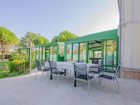 Maison familiale au bord du lac avec piscine, véranda climatisée et jardin fleuri - Photo 28