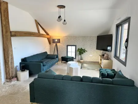 Maison de charme avec piscine chauffée, jardin méditerranéen et équipements complets - Photo 1