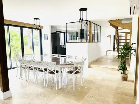 Maison de charme avec piscine chauffée, jardin méditerranéen et équipements complets - Photo 2