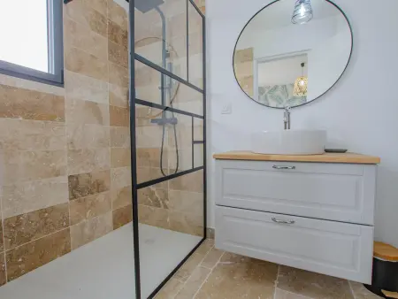 Maison de charme avec piscine chauffée, jardin méditerranéen et équipements complets - Photo 10