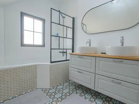 Maison de charme avec piscine chauffée, jardin méditerranéen et équipements complets - Photo 21