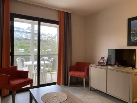 Appartement avec Piscine, WIFI, à 50m de la Plage de Trestraou - Perros-Guirec - Photo 5