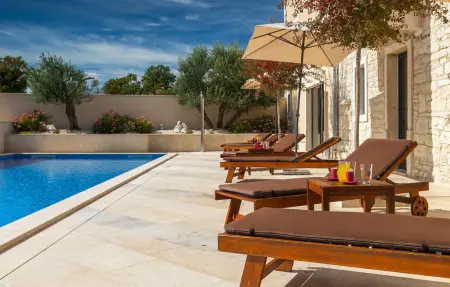 Villa Simeanna, Maison 17 personnes à Tinjan - Photo 16