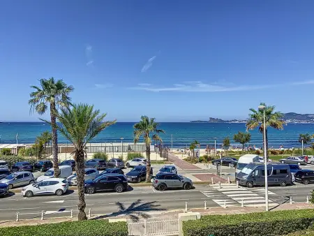 Appartement en bord de plage avec terrasse, parking privé, wifi et équipements modernes - Photo 3