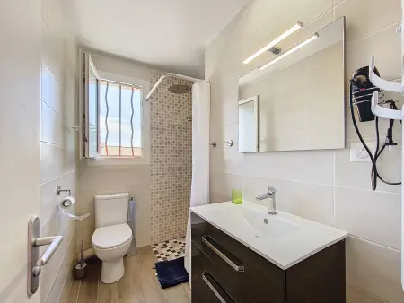 Appartement en bord de plage avec terrasse, parking privé, wifi et équipements modernes - Photo 14