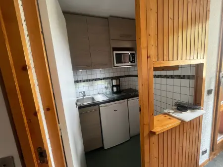 Studio confortable 2 étoiles, ski aux pieds, pour 4 personnes - Photo 6