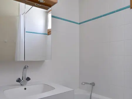 Appartement fonctionnel au cœur des pistes avec balcon et accès piscine - Photo 4