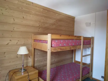 Appartement fonctionnel au cœur des pistes avec balcon et accès piscine - Photo 7