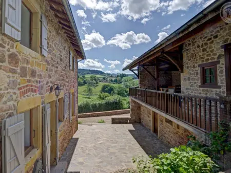 Charmant gîte avec terrasse et animaux acceptés à Belmont-de-la-Loire - Photo 2