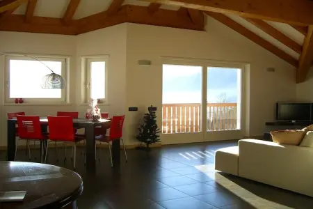 Villa Stenico, Appartement dans une villa et toit ouvrant - Photo 5