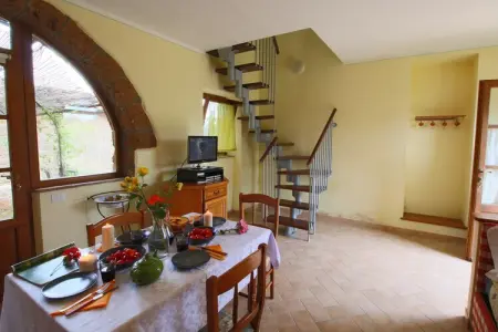 Piano, Séjour unique à Sorano avec piscine - Photo 15