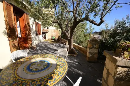 Casa del Carrubo, Gîte en Sicile avec jardin et barbecue - Photo 2