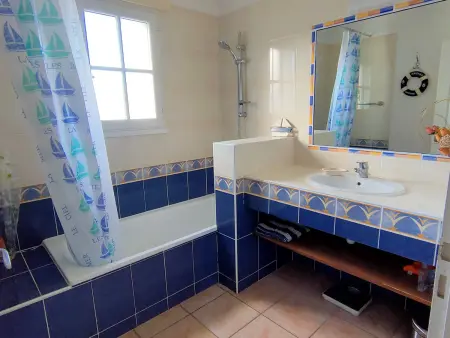 Maison 2 Chambres avec Piscine Privée à Saint Jean de Monts - Photo 5