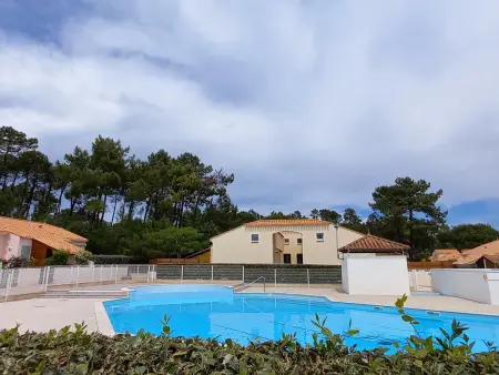 Maison chaleureuse avec piscine collective, près de la forêt, WiFi, parking privé - Photo 1