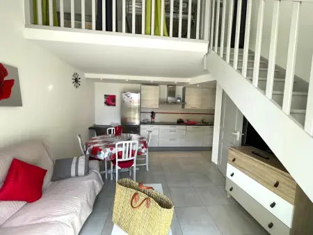 Maison chaleureuse avec piscine collective, près de la forêt, WiFi, parking privé - Photo 2