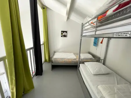 Maison chaleureuse avec piscine collective, près de la forêt, WiFi, parking privé - Photo 4
