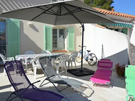 Maison chaleureuse avec piscine collective, près de la forêt, WiFi, parking privé - Photo 7