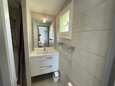 Maison chaleureuse avec piscine collective, près de la forêt, WiFi, parking privé - Photo 8
