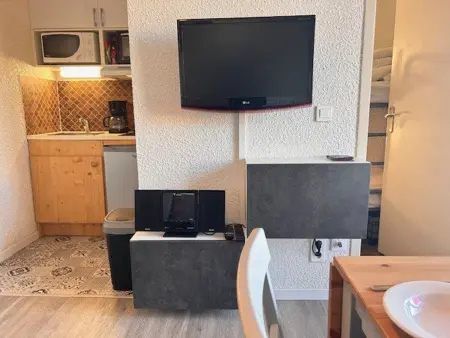Studio Cabine 4 pers. à Risoul 1850, Accès Direct Pistes, Balcon, Piscine Chauffée l'Été - Photo 3