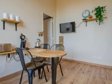 Appartement rénové avec parking, à 5 min du centre de Troyes, animaux acceptés - Photo 2