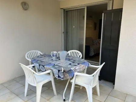 Deux Pièces avec Terrasse, Cour Privée et Piscine - Le Grau-du-Roi - Photo 2
