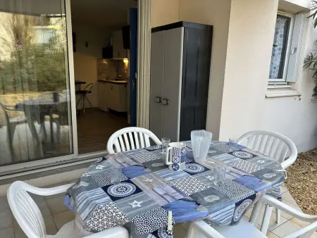 Deux Pièces avec Terrasse, Cour Privée et Piscine - Le Grau-du-Roi - Photo 3