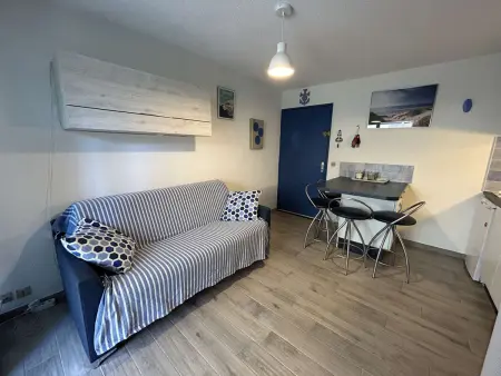Deux Pièces avec Terrasse, Cour Privée et Piscine - Le Grau-du-Roi - Photo 5