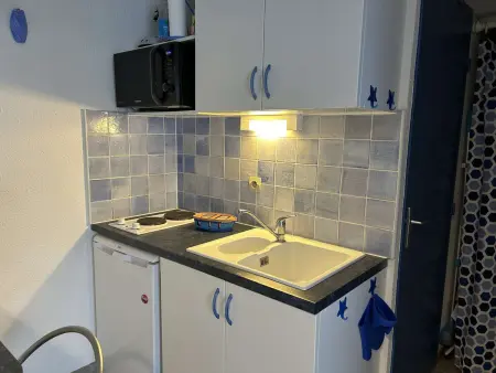 Deux Pièces avec Terrasse, Cour Privée et Piscine - Le Grau-du-Roi - Photo 7