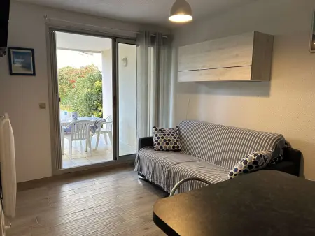 Deux Pièces avec Terrasse, Cour Privée et Piscine - Le Grau-du-Roi - Photo 8
