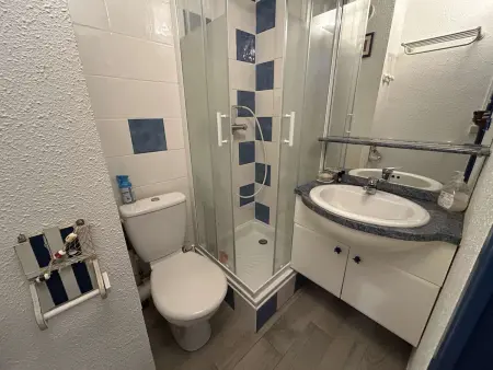 Deux Pièces avec Terrasse, Cour Privée et Piscine - Le Grau-du-Roi - Photo 16