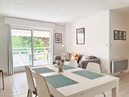 Appartement en bord de mer avec terrasse, 3 pièces, 4 couchages, parking privé au Lavandou - Photo 3