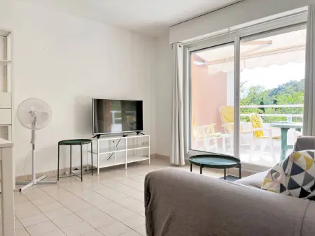 Appartement en bord de mer avec terrasse, 3 pièces, 4 couchages, parking privé au Lavandou - Photo 4