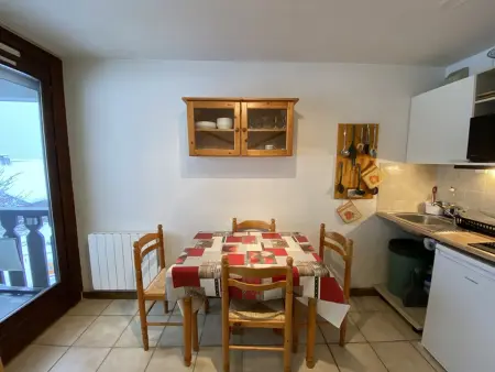 Studio cosy pour 4 pers., expo Sud, près des pistes et commerces, avec balcon et équipements complets - Photo 5