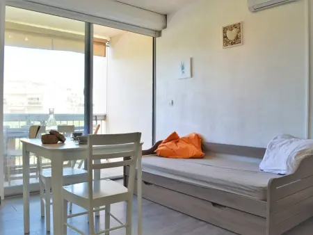 Studio climatisé avec terrasse et parking - 4 couchages - Le Lavandou - Photo 4