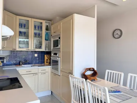 Appartement 2P avec Piscine, Clim, Parking - Le Lavandou - Photo 4