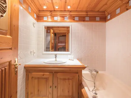 Courchevel 1850 - Appartement skis aux pieds avec spa, 3 chambres pour 6 personnes - Photo 4