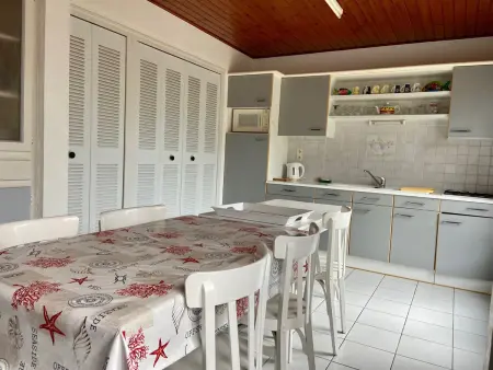Maison de Pays avec Grand Jardin, Proche Centre et Plage - Photo 2