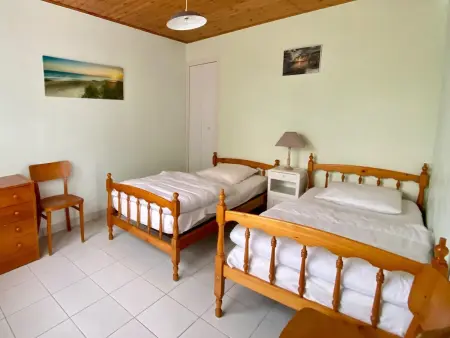 Maison de Pays avec Grand Jardin, Proche Centre et Plage - Photo 10