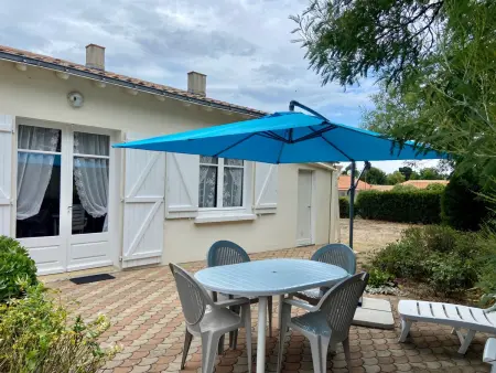 Maison de Pays avec Grand Jardin, Proche Centre et Plage - Photo 12