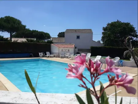 Maisonnette à 600m de la mer avec piscine et parking privé - Photo 1